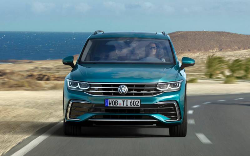 Comparison Volkswagen Tiguan eHybrid 2021 vs Jeep Wrangler